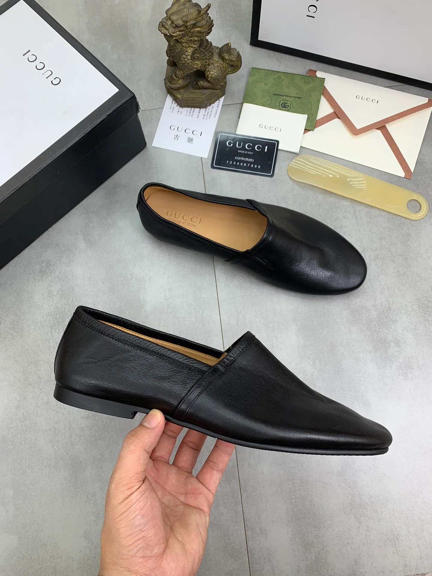 Men's Men's Shoes 💰P500💰【New Style】Water-dyed Niuli Gucci's most popular selection of lazy slip-on leather shoes (Gucci) official website latest Gucci lazy leather shoes, hot style 💥 simple and elegant style, exclusive for trendy men. Unique official website latest brand original double G embossing Elements 👑 Original Gucci decoration, fashionable and elegant, fabric original calfskin ✅ fully imported first-layer cowhide lining, official website designated wear-resistant, rubber business outsole, classic model taken at the counter in real life 🎬38-44 Black brown white optional